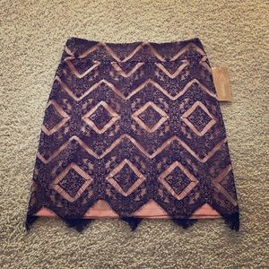 [SOLD] NWT Francesca’s Lace Pencil/Mini Skirt